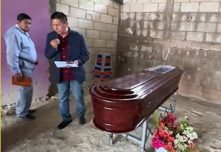 Очнулась в гробу во время похорон