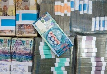 Жәбір көргендер жәрдемақы ала алатын заңға қол қойылды