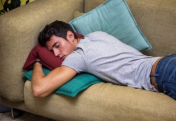 Сон при свете оказался опасным для людей. К каким необратимым последствиям в организме он может привести?