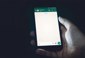 Найден способ прочитать удаленные сообщения в WhatsApp