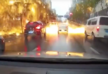 Қытайда "отты жаңбыр" жауды (видео)