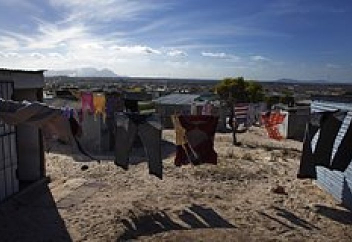 Китай стал тратить на бедные страны меньше и получать с них больше