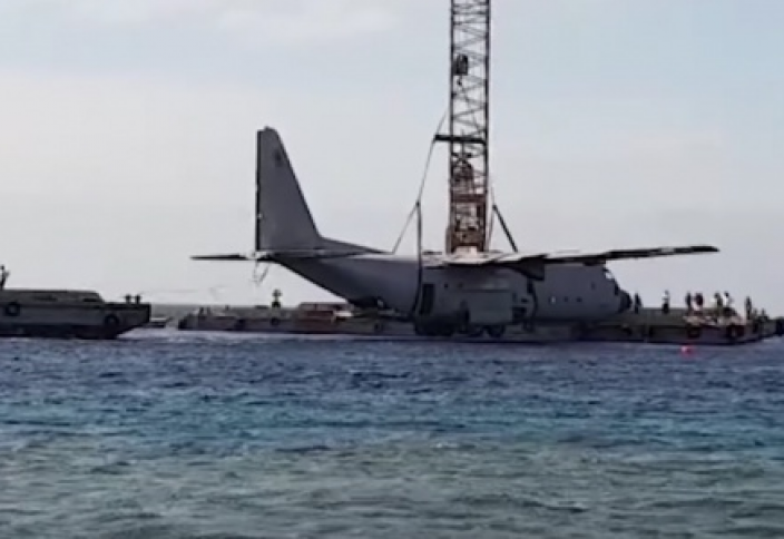 В Иордании ради создания кораллового рифа затопили военный самолет (Видео)