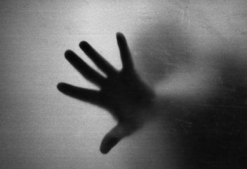 "В сво­ем гла­зу брев­но не ви­жу, в чу­жом же и пы­лин­ку не­нави­жу"