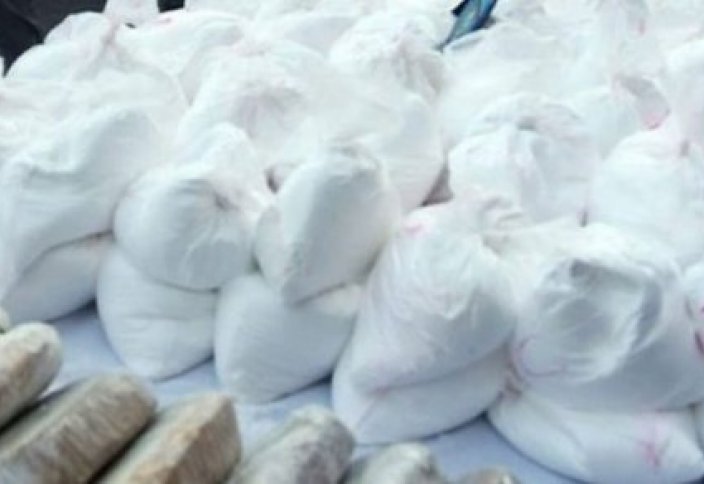 Кариб теңізінде бір тонна кокаин әкетіп бара жатқан ұшақ құлатылды