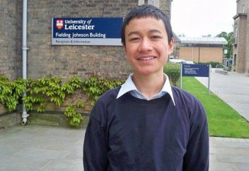 14-ЛЕТНИЙ МУСУЛЬМАНИН СТАЛ САМЫМ МОЛОДЫМ ПРЕПОДАВАТЕЛЕМ БРИТАНСКОГО ВУЗА