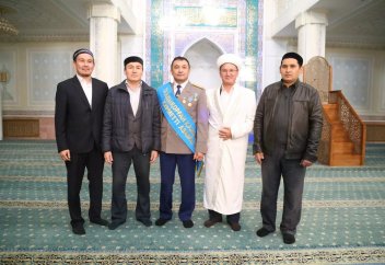 Ғарышкер Айдын Айымбетов мешітте қонақ болды (фото)