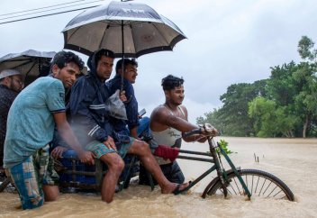 Огромный город уходит под воду