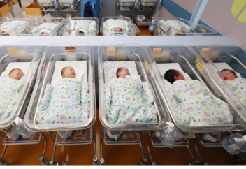 Уровень рождаемости в Южной Корее достиг рекордного уровня 0,99