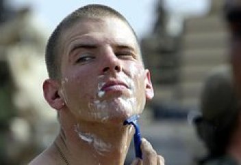 Қырынғаннан кейін терісі тітіркенетін сарбаздарды әскерден қуады