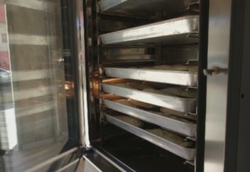 ЛИВАН ТҰРҒЫНЫ КҮН КӨЗІНЕ ТАҒАМ ПІСІРЕТІН ПЕШ ОЙЛАП ТАПТЫ