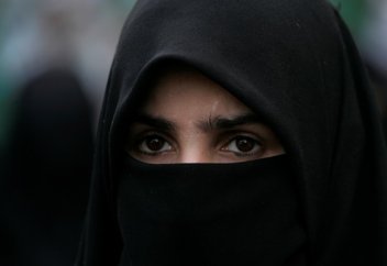 В Латвии запретили паранджу в общественных местах