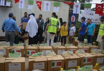 Турция оказала помощь 840 семьям в Алжире