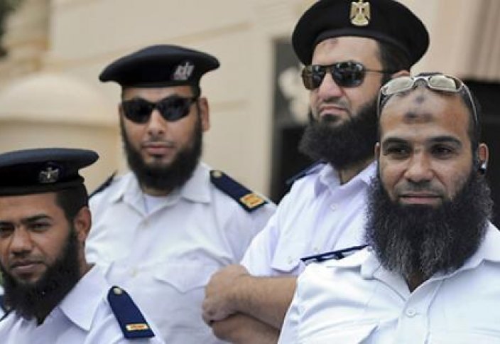 Египетским полицейским запретили бороды