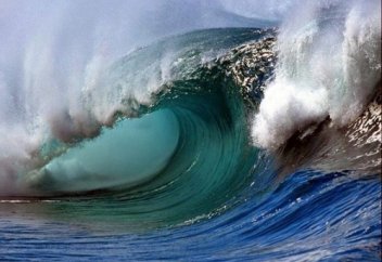 АҚШ жағалауында су толқындары 2 метрге дейін көтерілді (видео)