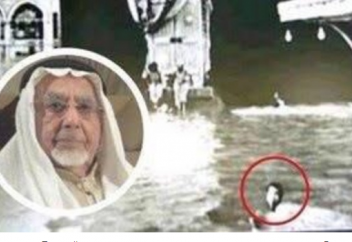 Қасиетті Қағбаны суда жүзіп жүріп тәуеп еткен адам (фото)