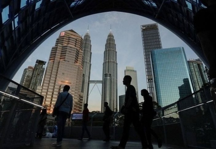 Число иностранных туристов, работающих нелегально в Малайзии, растёт