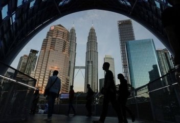 Число иностранных туристов, работающих нелегально в Малайзии, растёт