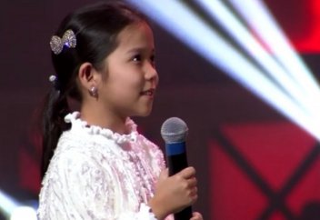 Девочку из Актау, растрогавшую Казнет, назвали "Меценатом года" (видео)