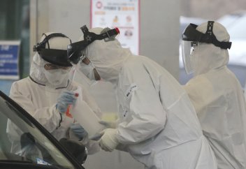 Учёные из Китая нашли “слабое” место у коронавируса. Медик озвучил свой главный страх перед коронавирусом