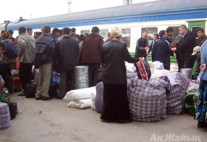 Поток мигрантов из Казахстана усилится во время транзита власти — социолог