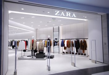 Казахстанцев предупредили о коллекции из свиной кожи в Zara