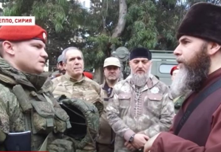 Российский военный в Сирии принимает ислам, повторяя символ веры за муфтием Чечни (ВИДЕО)