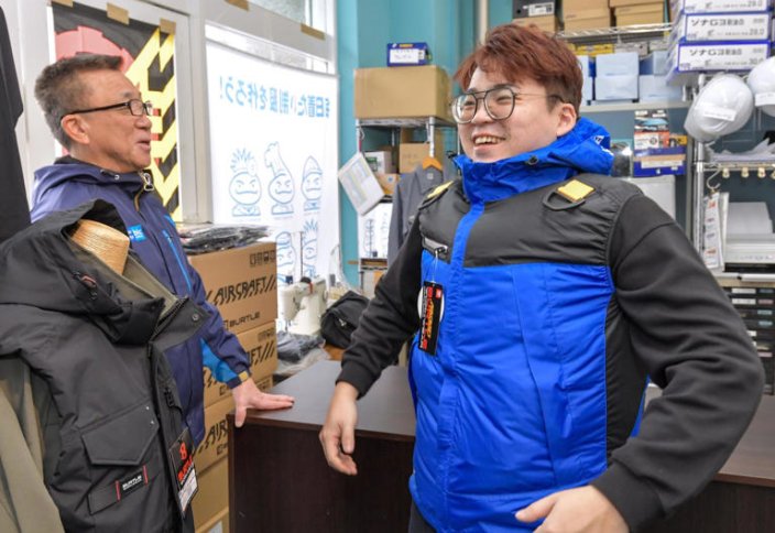 Японские куртки с веер и другая рабочая одежда стали популярны среди иностранных гостей