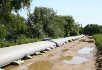 Водоналивная дамба (видео)