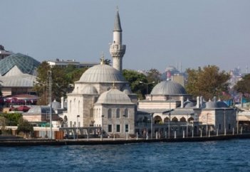 Төбесіне ешқандай құс қонбайтын мешіт бар