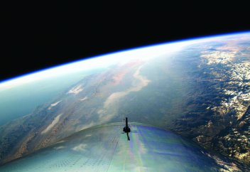 Человек впервые поднялся в космос на частном космическом корабле (видео)