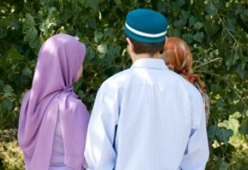 Медицина тұрғысынан апалы-сіңліні бір некеде ұстаудың зияны жоқ екен. Неге харам етілген?