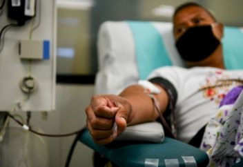 COVID-19 жұқтырғандарды қан плазмасын салып емдеу туралы не білеміз?