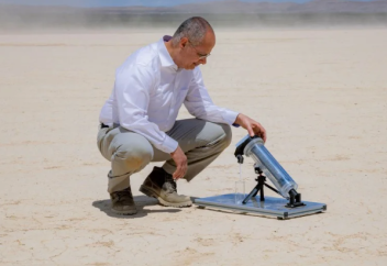 Нобел сыйлығының иегері Омар ойлап тапқан аппарат ауадан тәулігіне 1 тоннаға дейін таза су алуға мүмкіндік береді