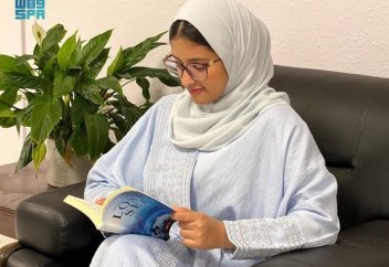 14 жасар саудиялық қыз "ең жас роман жазушысы" ретінде Гиннестің рекордтар кітабына енген