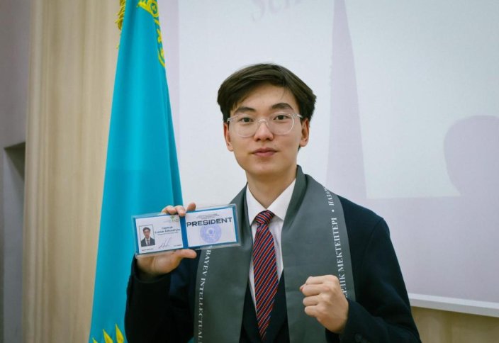 Казахстанский призёр чемпионата мира по робототехнике получил полный грант в Stanford