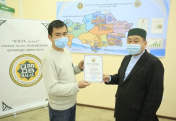 «ЖОМАРТ ЖҰМА» АКЦИЯСЫН ҚОЛДАҒАН ДӘМХАНАҒА СЕРТИФИКАТ БЕРІЛДІ