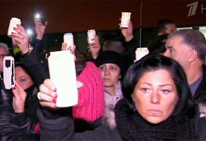 Тысячи жителей немецкого города Оффенбах пришли к больнице, чтобы поддержать семью Альбайрак