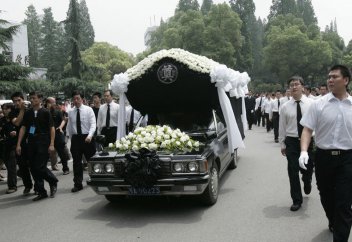 Үйлену тойын, жерлеу рәсімін сән-салтанатпен өткізуге тыйым салынды