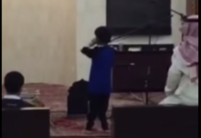 Азан шақырған бала көпшілікті ғаламтор арқылы таңқалдырды (ВИДЕО)