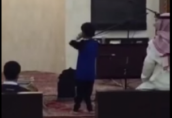 Азан шақырған бала көпшілікті ғаламтор арқылы таңқалдырды (ВИДЕО)