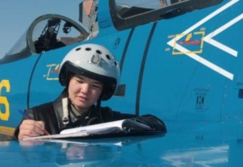 Тұңғыш әскери ұшқыш қазақ қызы әуе кемесін өз бетімен басқарды