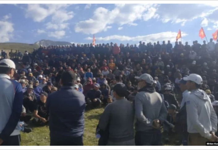 Попытка жителей Киргизии изгнать китайских рабочих окончилась массовой дракой (ВИДЕО)