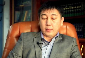 Дәреті бұзылмай, тек мәсісі шешілсе, аяғын ғана жуа ма, әлде, дәретті жаңалай ма? - Абдусамат Қасым