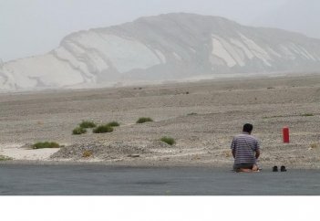 Нужно ли путнику сокращать вечерний (магриб)  намаз и суннат намазы?