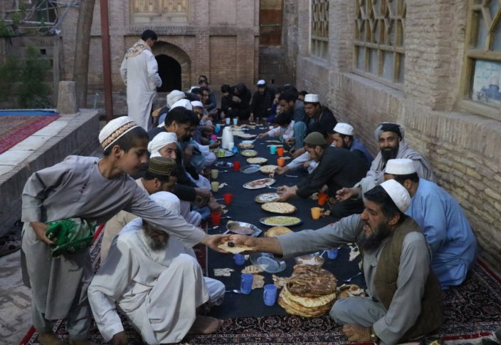 Общий стол Рамадана в Герате – традиция, восходящая ко временам Тимуридов