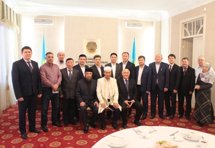 Казахские имамы из России и Монголии проходят курсы в Исламском институте в Алматы