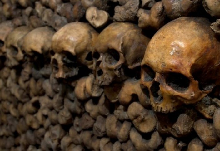 Адамның бас сүйектерінен салынған қабырға табылды