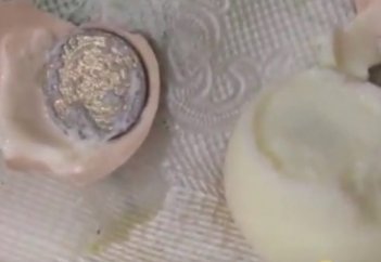 Жұмыртқа ішінен 10 сомдық тиын шықты (видео)