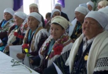 Шағын ауылда 50 батыр ана тұрады